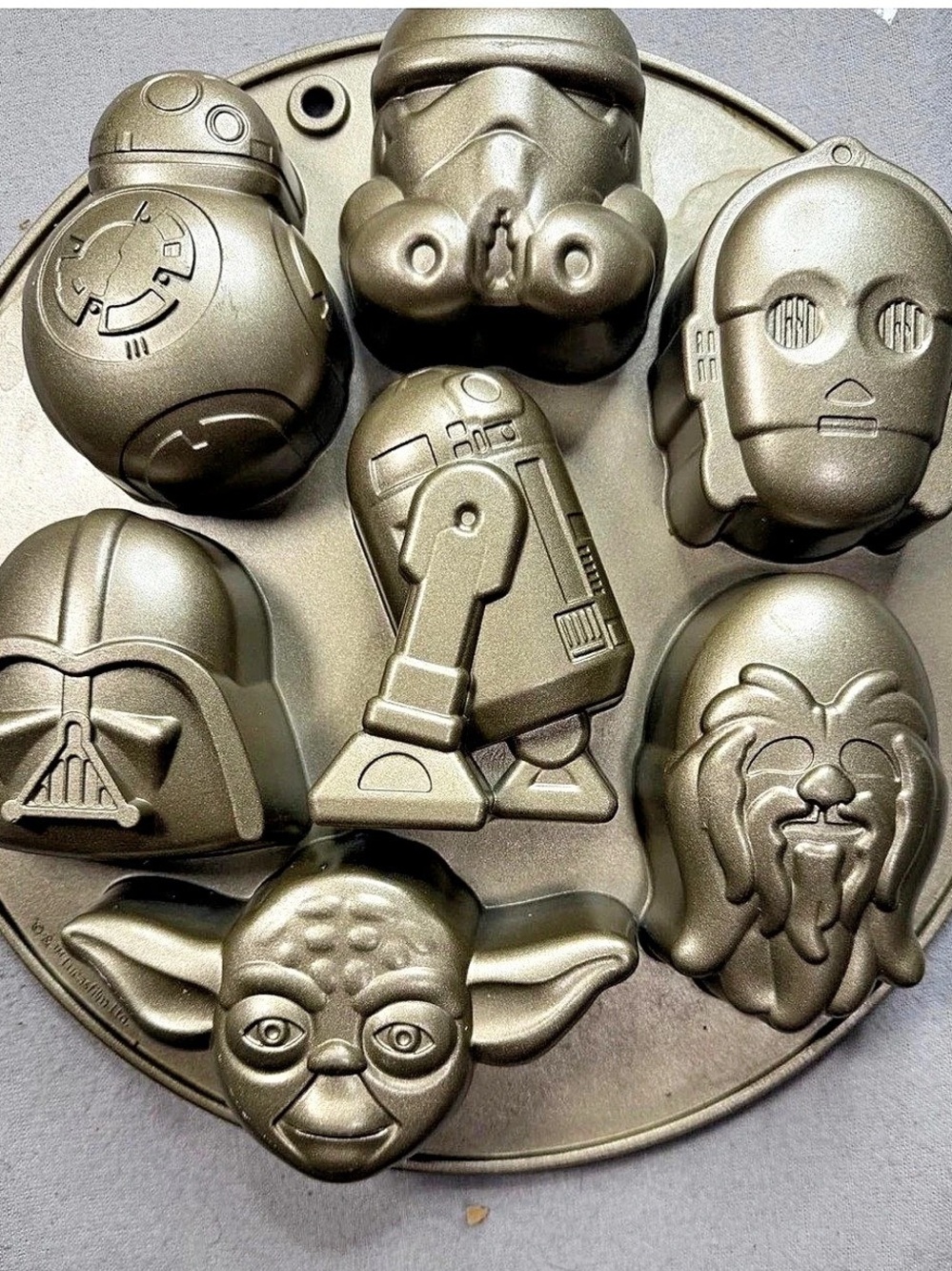 Lucasfilm 7 Cakelet Pan Yoda Vader R2-D2 BB-8 Gold Star Wars Williams Sonoma
